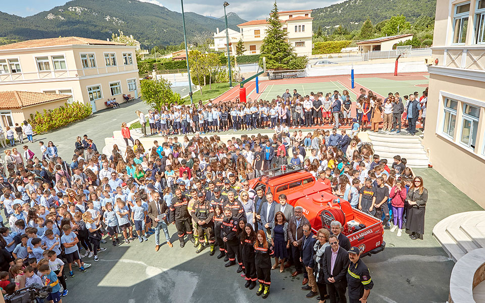 δωρεά-πυροσβεστικού-οχήματος-από-την-2317286