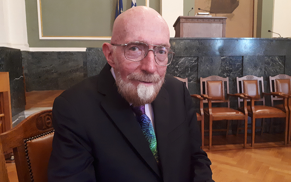 κιπ-θορν-ενα-ταξίδι-μέσα-σε-μια-σκουληκ-2317903