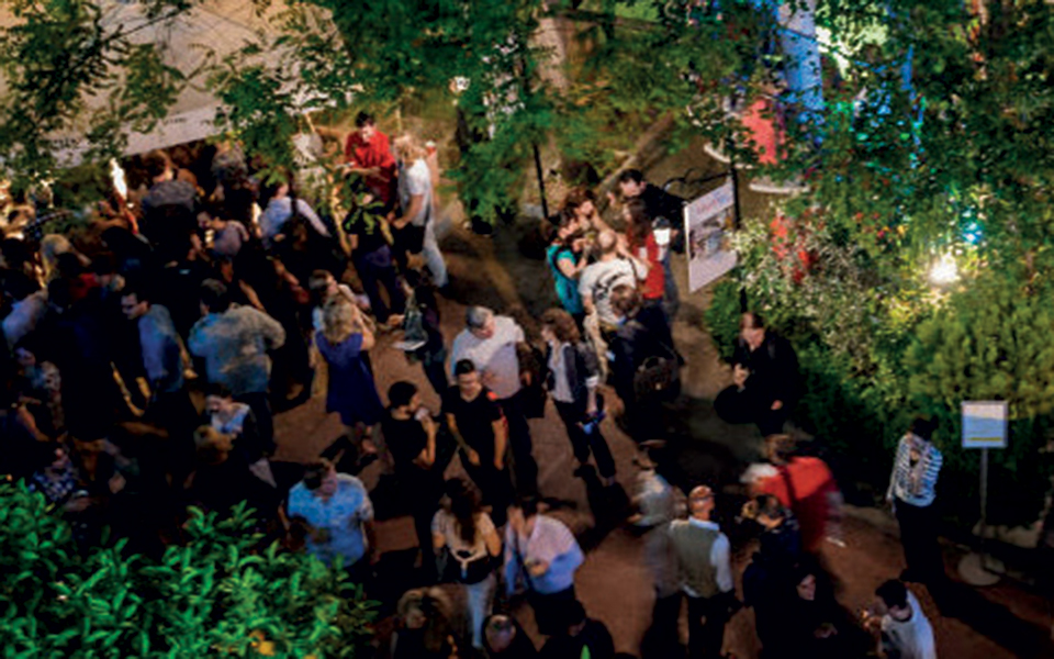 μια-βραδιά-αναζήτησης-της-ευτυχίας-μέ-2317252