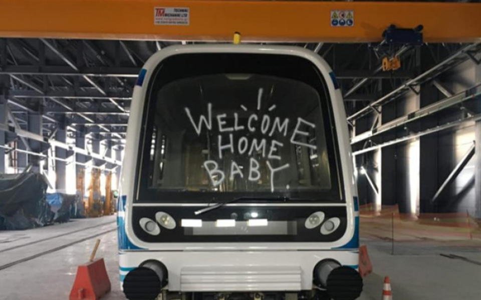 γκράφιτι-στο-βαγόνι-πέσατε-από-τα-σύ-2317380