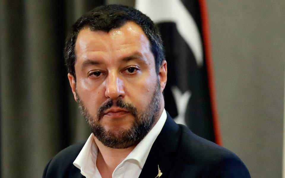 o-ματέο-σαλβίνι-μιλάει-ως-εν-αναμονή-πρω-2318844