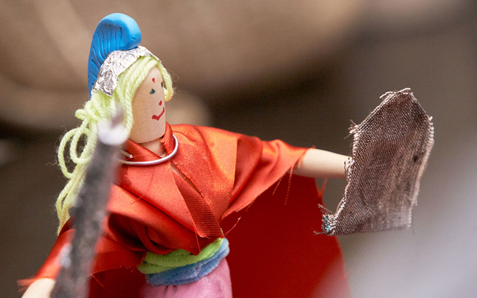 τα-παιδιά-αναζητούν-το-άγαλμα-της-αθην-2317893