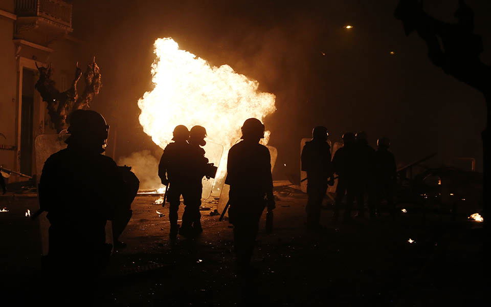 νύχτα-επεισοδίων-με-μολότοφ-στα-εξάρχ-2315758