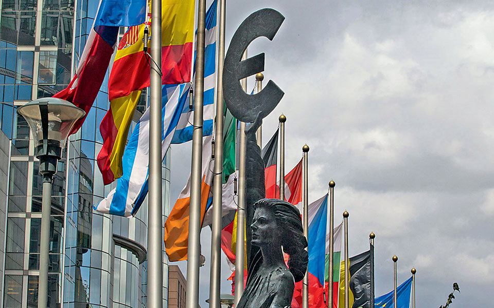 κάλπες-με-παλιά-φαντάσματα-και-100-εκατ-α-2316918