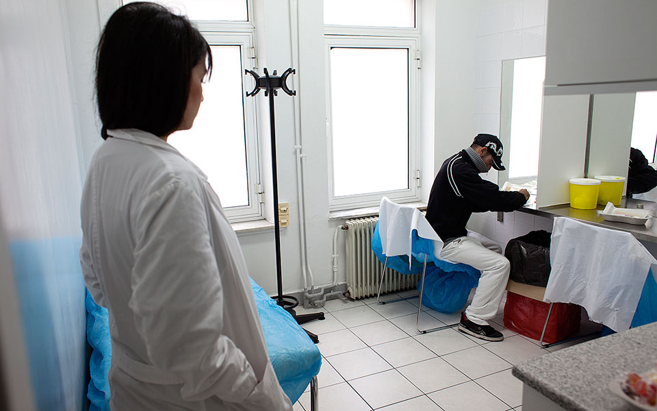 χρήση-ναρκωτικών-υπό-το-βλέμμα-γιατρο-2316928