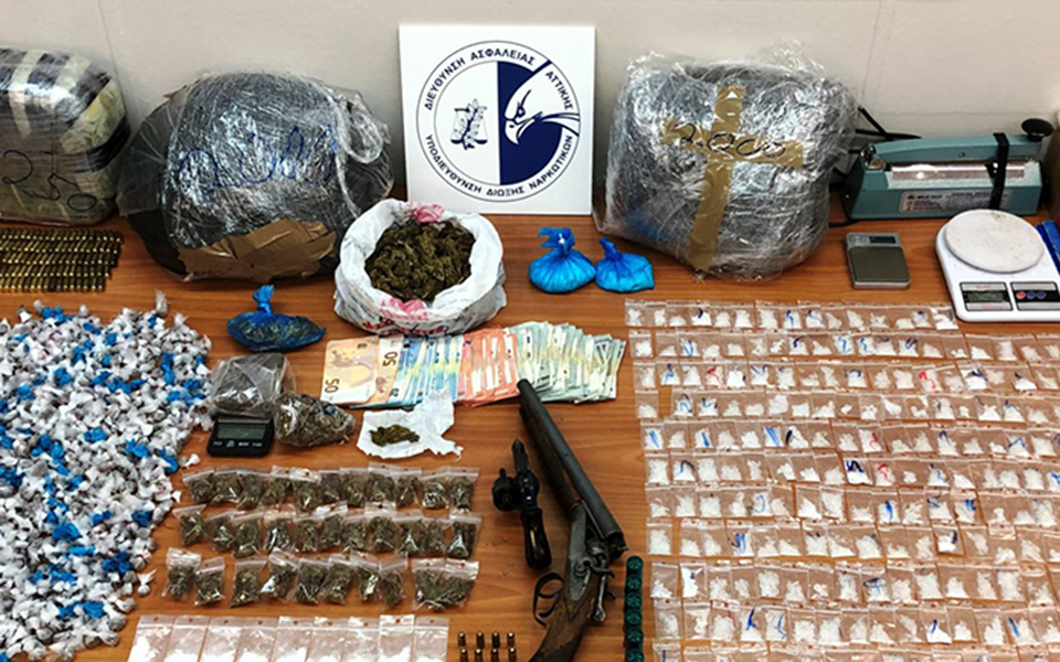 εξαρθρώθηκε-σπείρα-που-διακινούσε-να-2317323