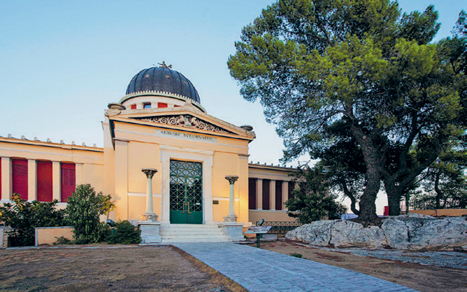 παρατηρώντας-τον-θερινό-ουρανό-από-το-2319238