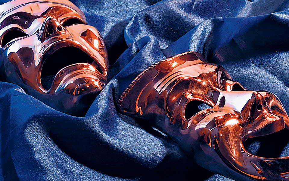 η-δυσανεξία-στην-κριτική-και-οι-αυλές-2314269