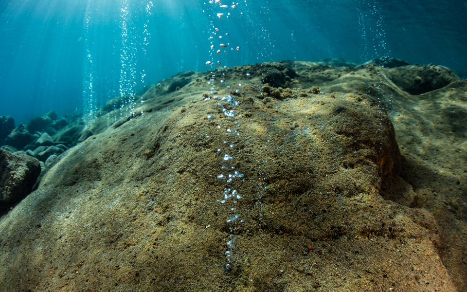 νέο-ηφαιστειακό-βουνό-ύψους-800-μέτρων-ε-2317381