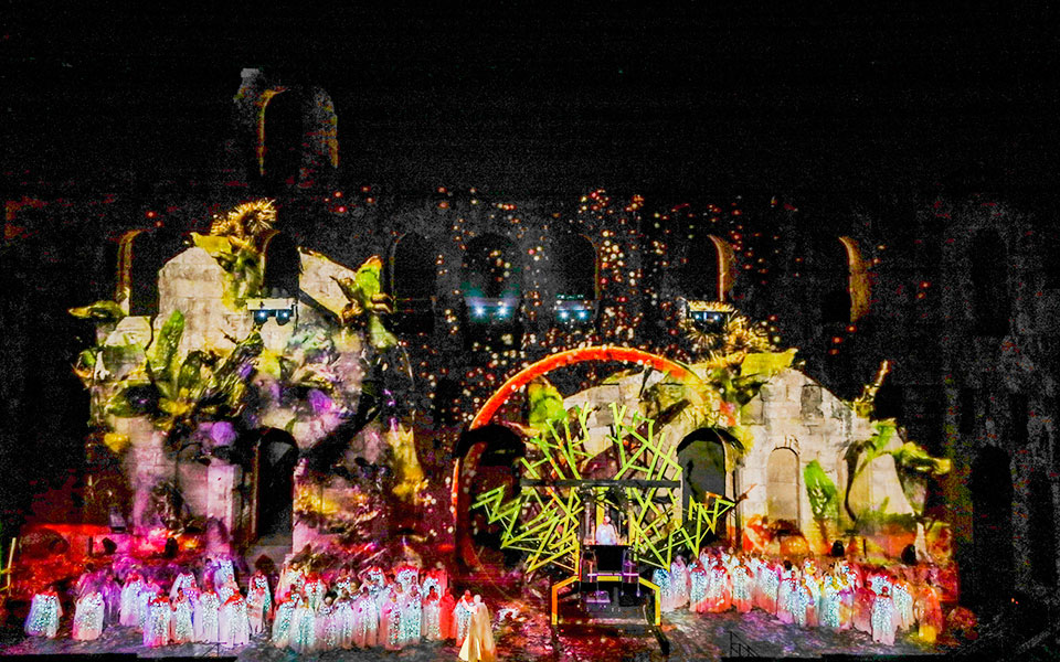 η-νόρμα-σε-ένα-νησί-από-πλαστικό-2319537