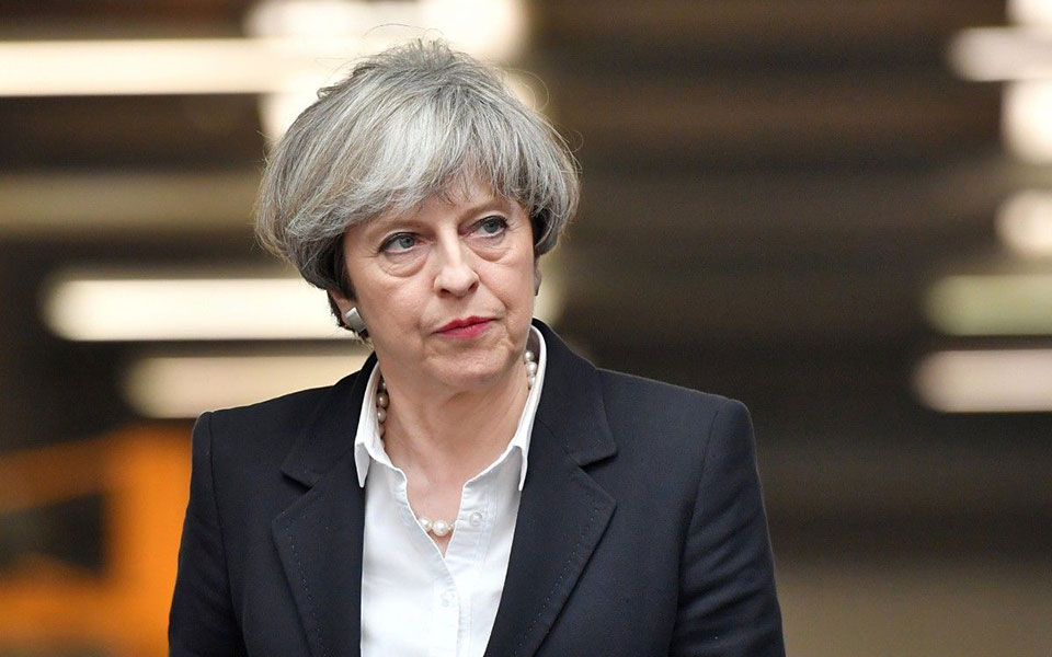 πρώτος-ο-φάρατζ-4η-η-μέι-σε-δημοσκόπηση-2315743