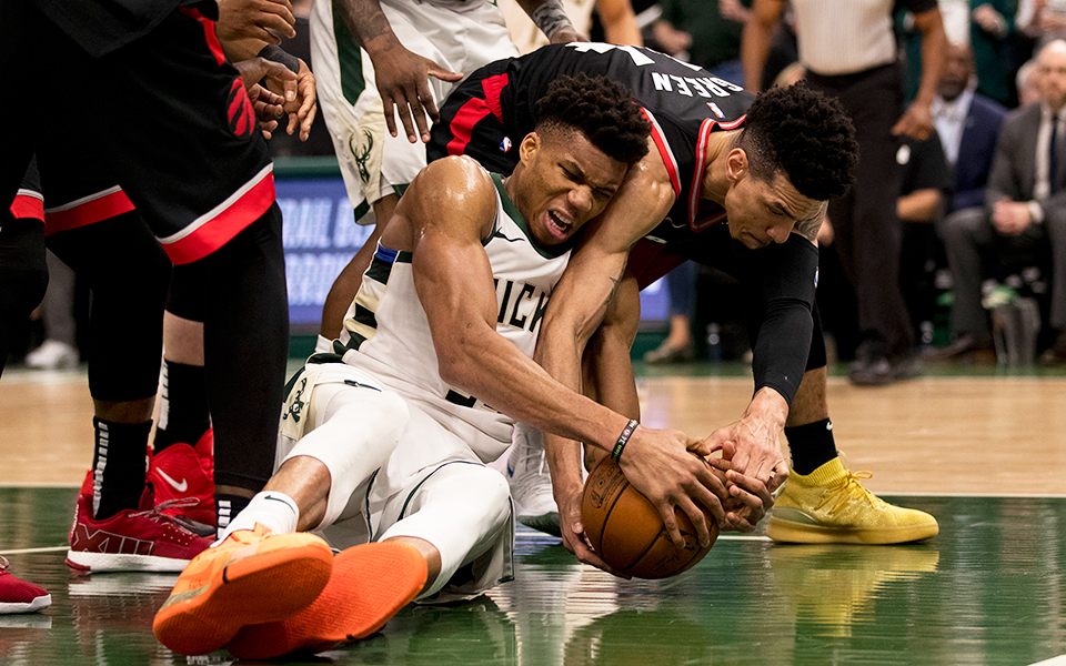 δύσκολα-αλλά-νικηφόρα-οι-μπακς-τους-ρά-2316516