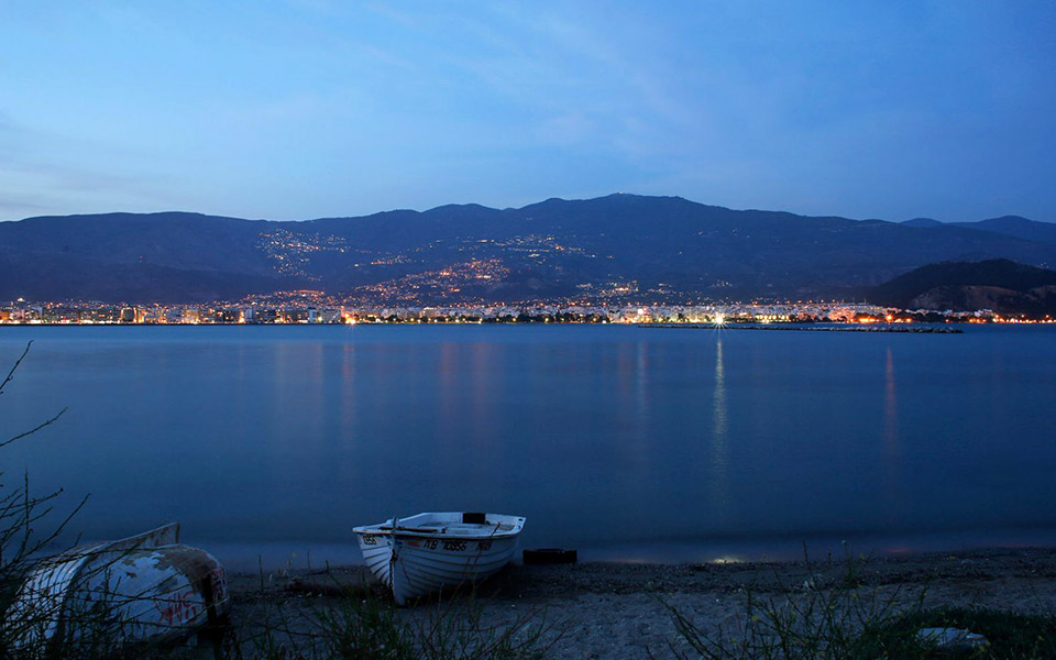 κουζίνα-λιμανιού-στους-πρόποδες-ενός-2315881