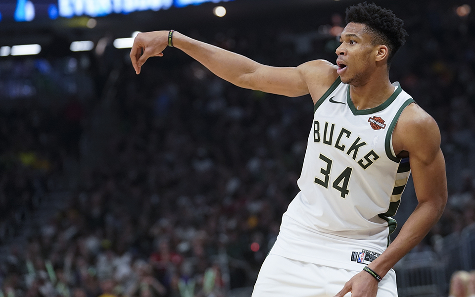 με-την-πλάτη-στον-τοίχο-αντετοκούνμπο-2317731