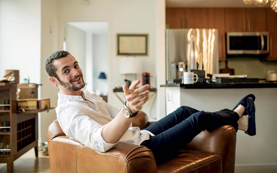 με-υπογραφή-λουί-σαρκοζί-2317866