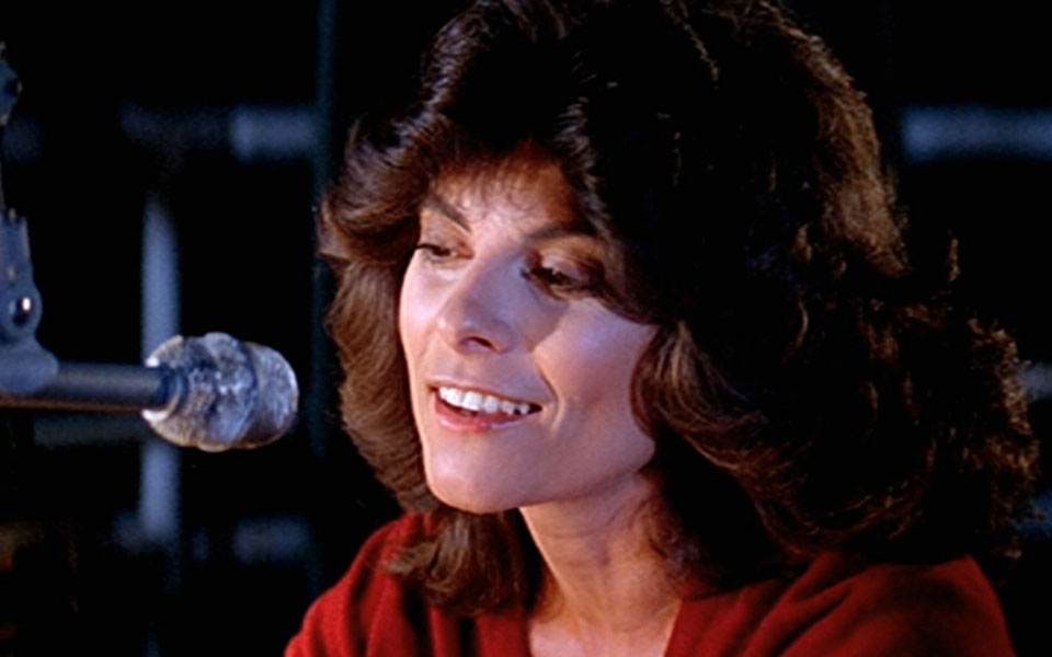 το-παρελθόν-επιστρέφει-με-μια-βραχνή-α-2316605