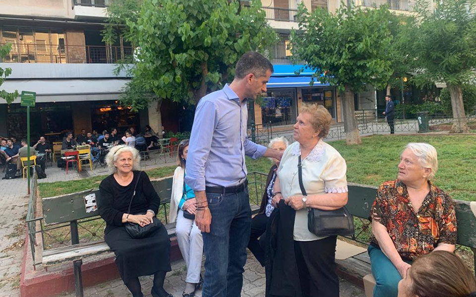 στη-φωκίωνος-νέγρη-ο-κώστας-μπακογιάν-2318818