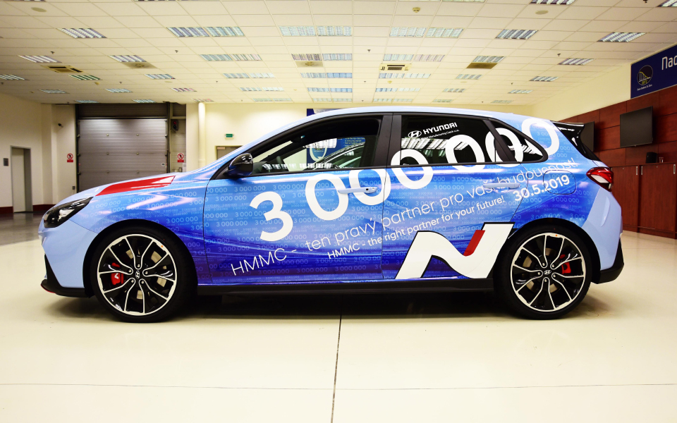 3-000-000-οχημάτων-γιορτάζει-το-εργοστάσιο-τη-2320211