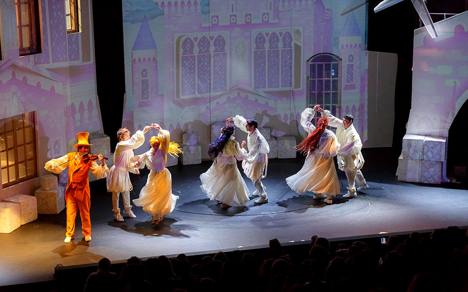 το-βαλς-με-τα-παραμύθια-σε-καλοκαιρι-2320907