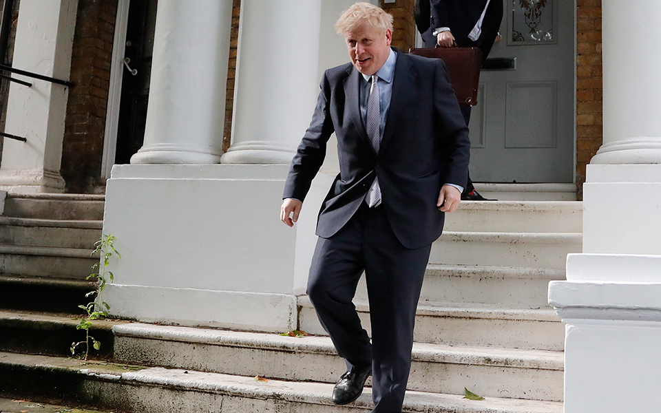 κόκκινο-πανί-για-την-ε-ε-ο-μπόρις-τζό-2321835