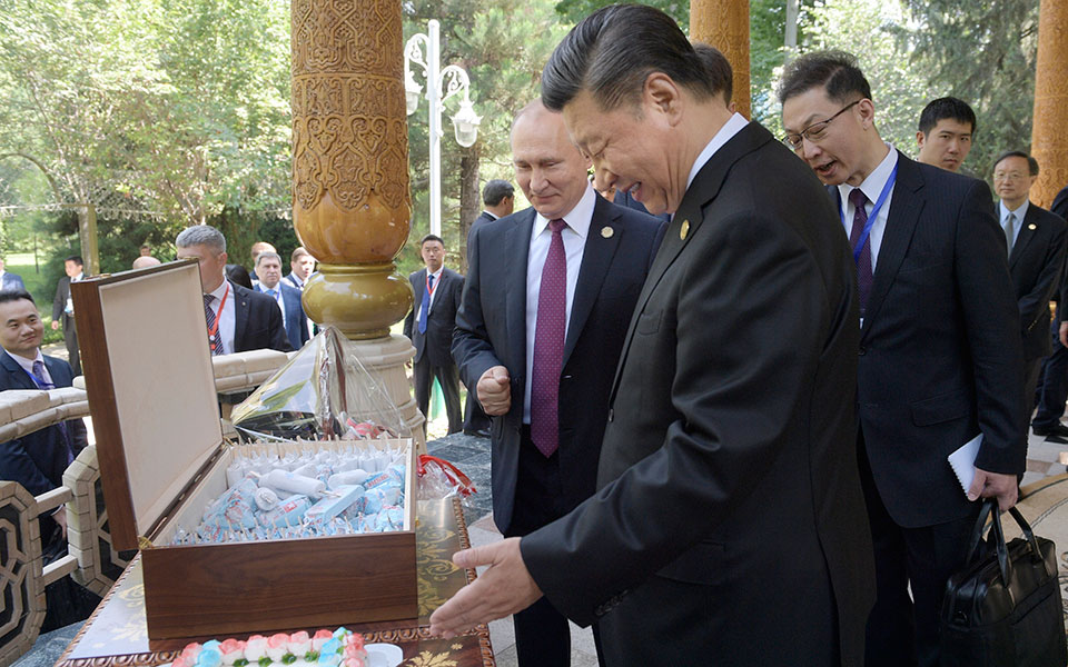 ο-πούτιν-κέρασε-παγωτό-τον-τζίνπινγκ-2322525