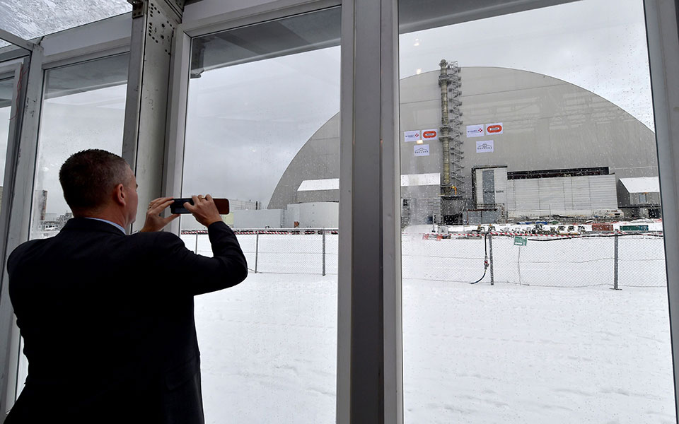 οργή-για-τις-ασεβείς-selfies-των-τουριστών-στ-2321971