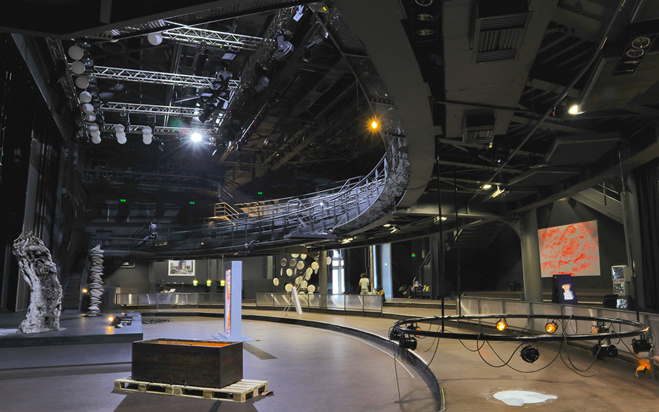 στα-άδυτα-της-ιεράς-οδού-μια-ελεγεία-γι-2324754