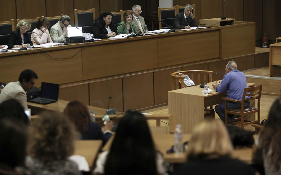 απειλές-και-εκβιασμούς-για-να-μην-πει-τ-2323910