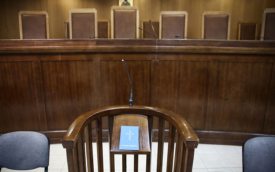 γίγαντες-με-πήλινα-πόδια-οι-νέοι-ποι-2323850