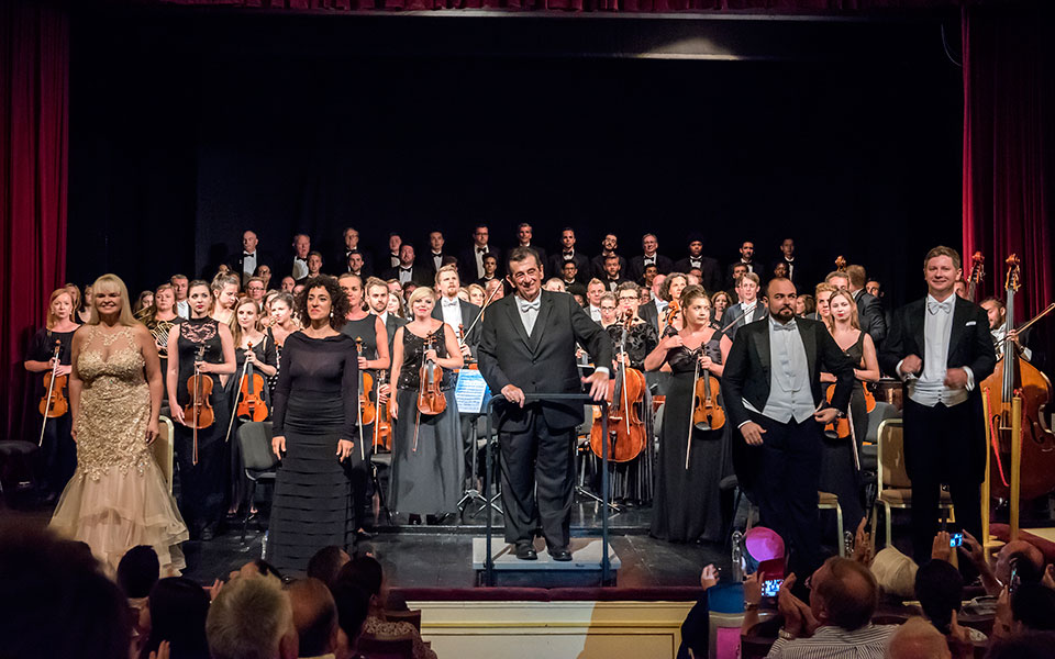 αφιερωμένο-στο-μότσαρτ-και-μπετόβεν-τ-2320338