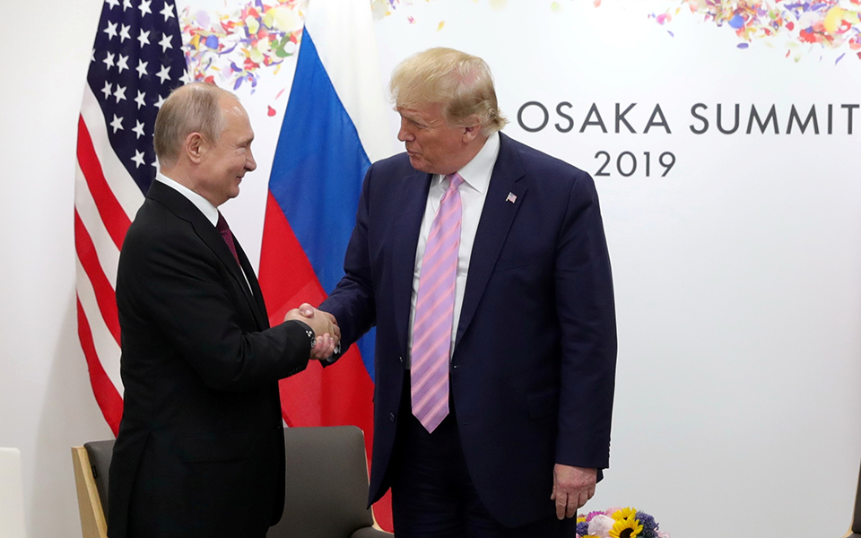 θερμό-τετ-α-τετ-τραμπ-πούτιν-στην-οσά-2324610