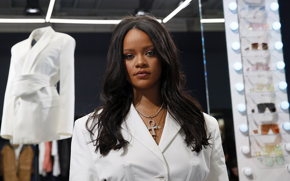 η-ριάνα-η-πλουσιότερη-τραγουδίστρια-σ-2320581