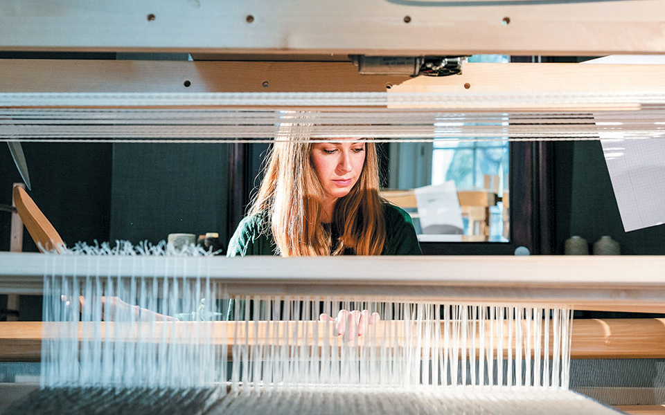 ενας-ελληνικός-αργαλειός-δουλεύει-2321341