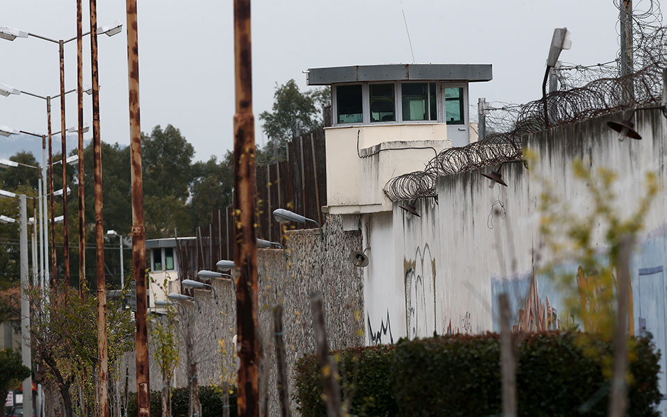 αποφυλακίσεις-κακοποιών-με-τη-βούλα-τ-2323530