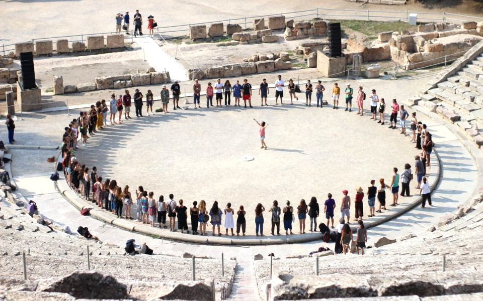 στα-θρανία-του-αρχαίου-θεάτρου-2323717