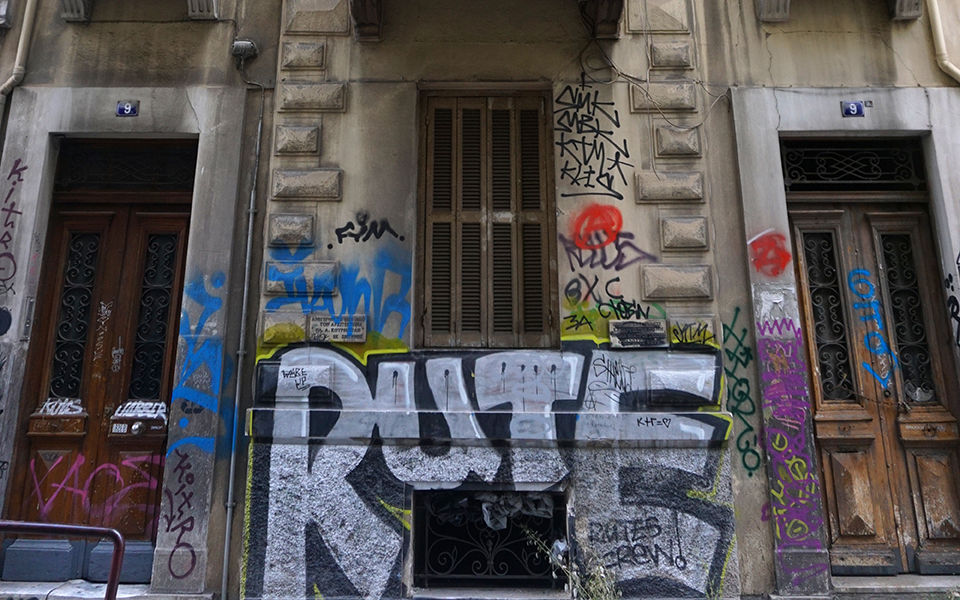 τα-καφασωτά-παράθυρα-της-ζωοδόχου-πηγ-2322186