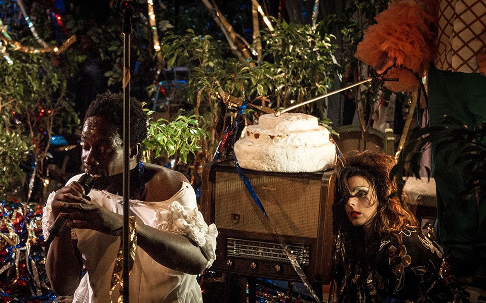 η-ματωμένη-σύγχρονη-ιστορία-της-κολομ-2323340