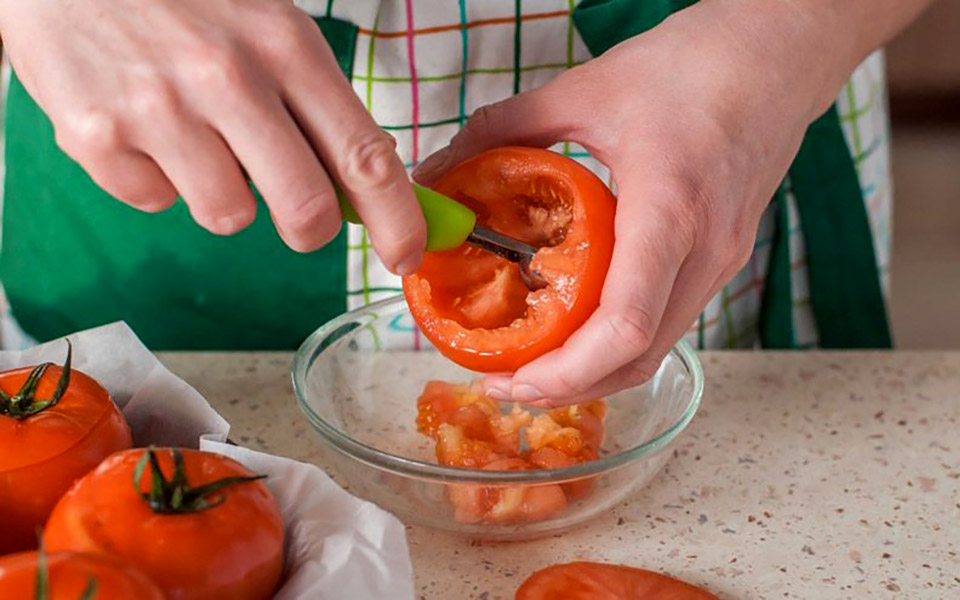 αδειάζοντας-τα-λαχανικά-2322043