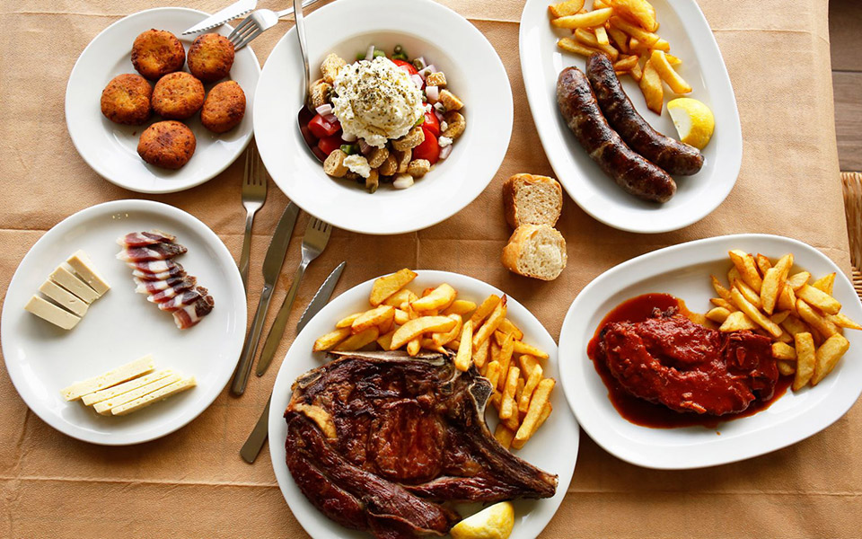 ο-αμοργινός-οι-αδερφές-μπακάλου-και-2320943