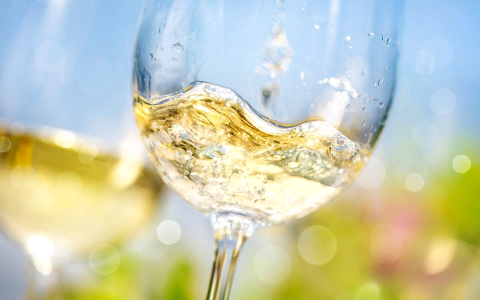 τα-λευκά-κρασιά-του-καλοκαιριού-2322045