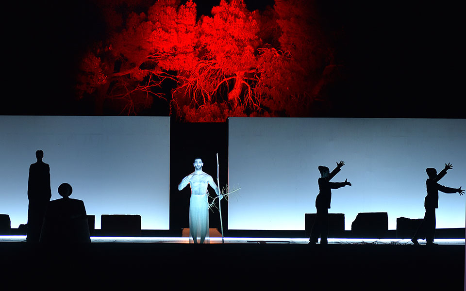 γίνε-κι-εσύ-κριτικός-θεάτρου-2324035