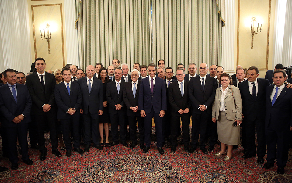 ορκίστηκε-η-νέα-κυβέρνηση-βίντεο-2327071