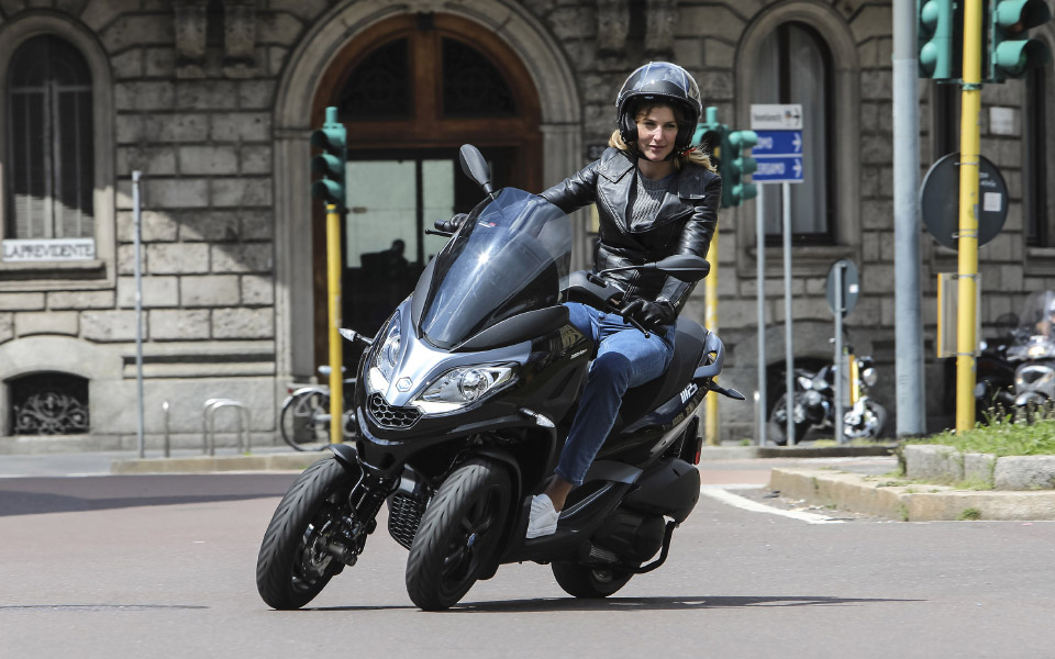 νέο-piaggio-mp3-300-hpe-2328235