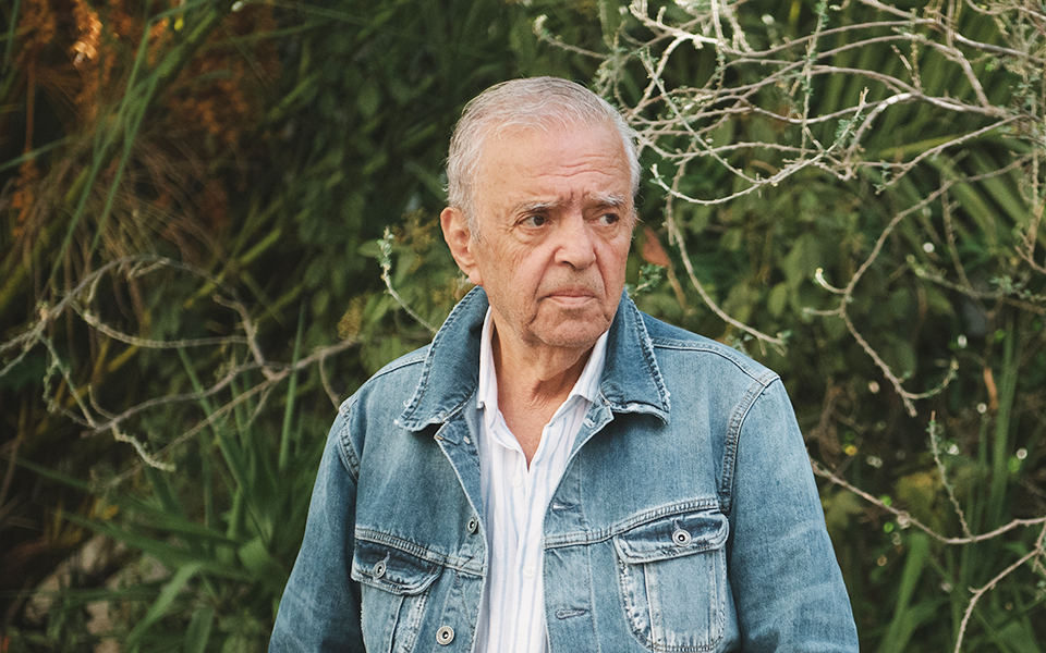 σταύρος-τσιώλης-εφυγε-ο-καλτ-ποιητή-2329608