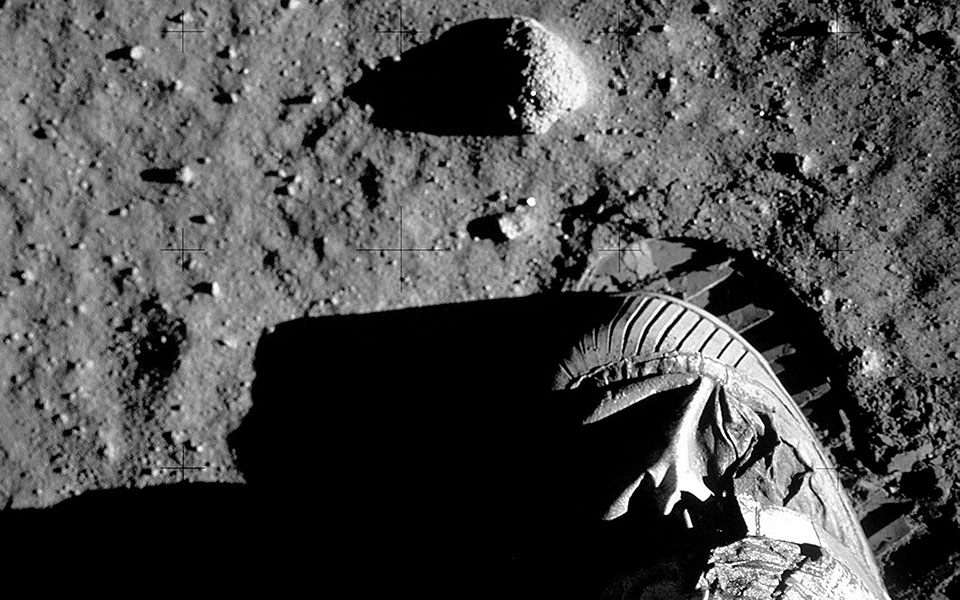 ανθρώπινα-χνάρια-στη-σελήνη-2327912