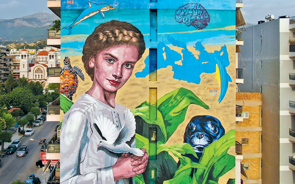 οι-περίφημες-τοιχογραφίες-της-πάτρας-2329116