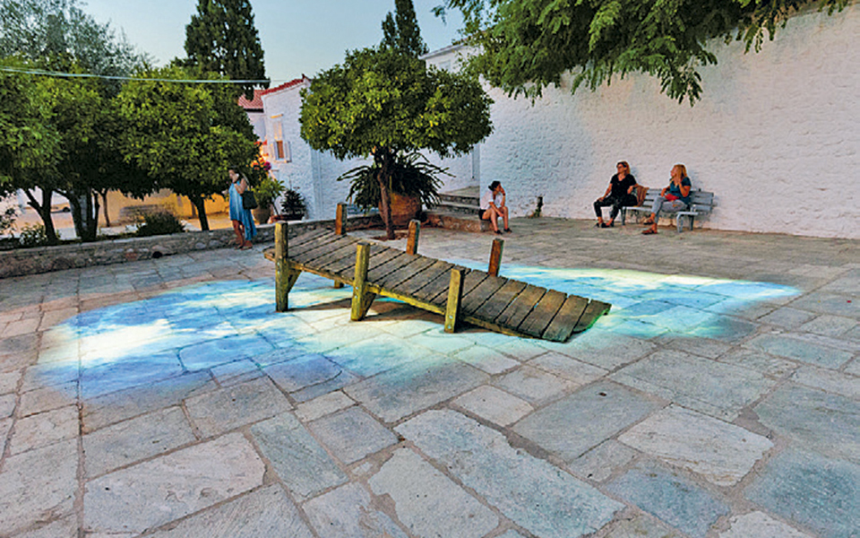 μια-ποιητική-εικαστική-εγκατάσταση-γ-2329502