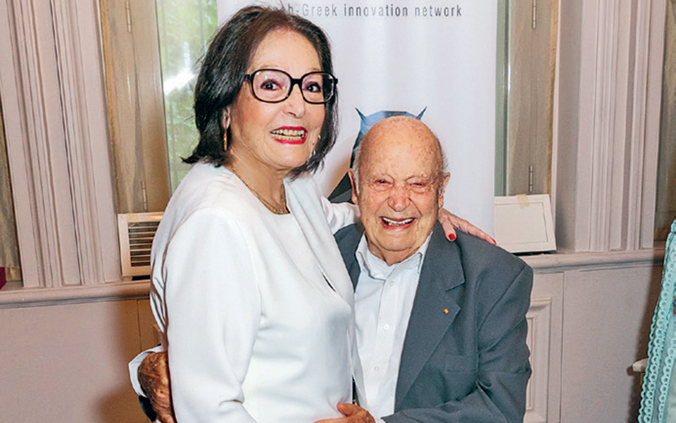 ανώτατη-διάκριση-από-τη-γαλλική-δημοκ-2329830