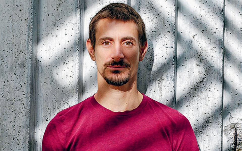 χορός-στο-θησείο-δύο-καρέκλες-αναμένο-2326406