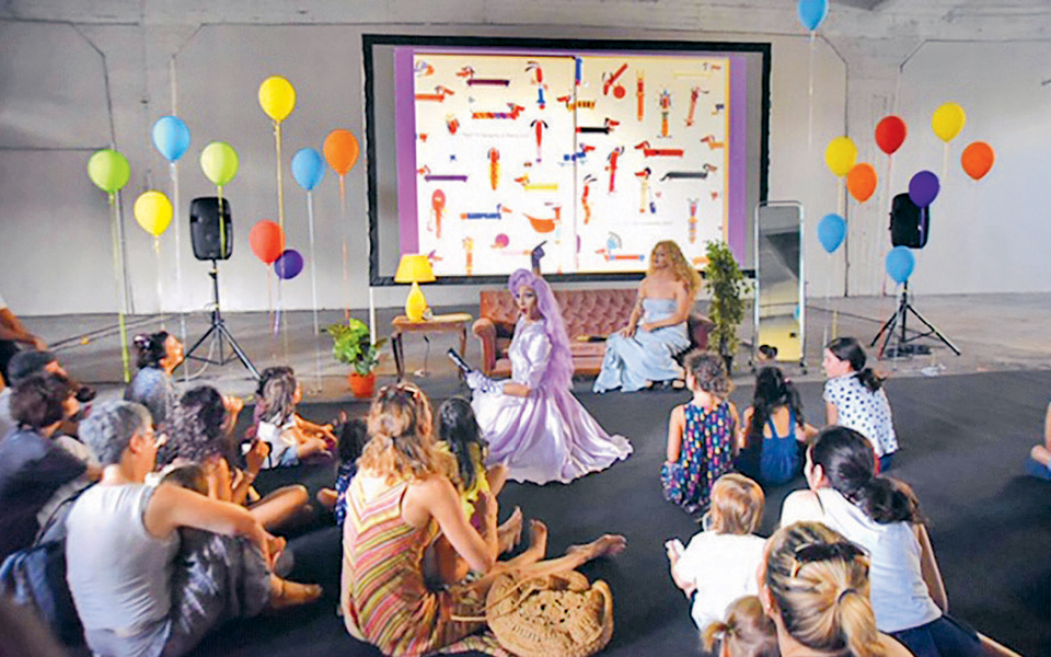 δύο-βασίλισσες-με-γκλίτερ-στο-φεστιβά-2325373